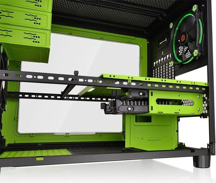 Thermaltake Core X5 Riing Edition, Acrylfenster