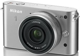 Nikon 1 J1 silber mit Objektiv 1 NIKKOR 10mm 2.8