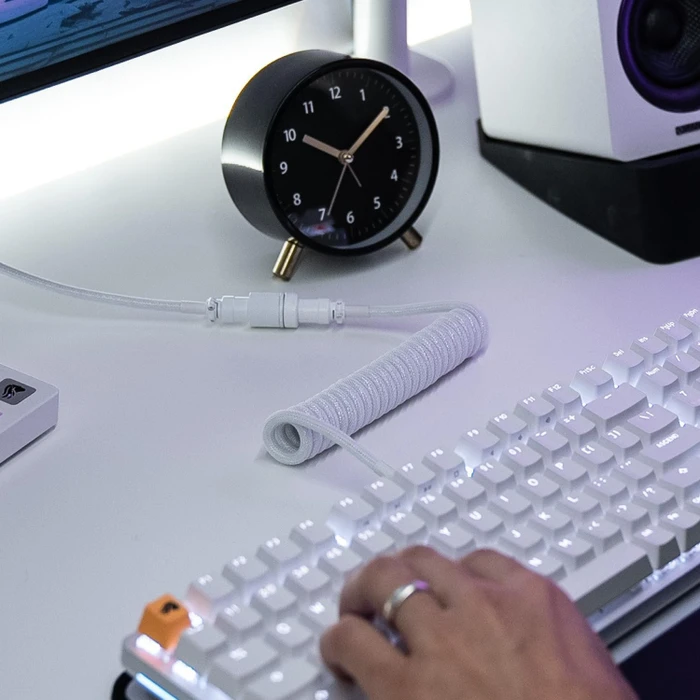 Glorious Premium Coiled Cable USB-C auf USB-A, vergoldet, Tastaturkabel (Spiral-Textilkabel), 1.37m, Ghost White