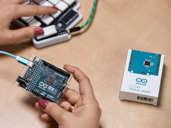Arduino Uno Rev.4 SMD, Minima