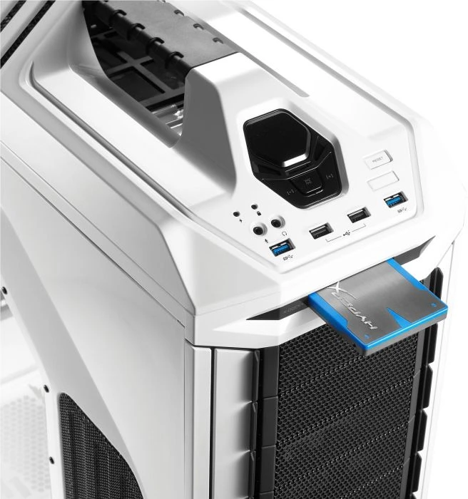 Cooler Master CM Storm Stryker, Acrylfenster