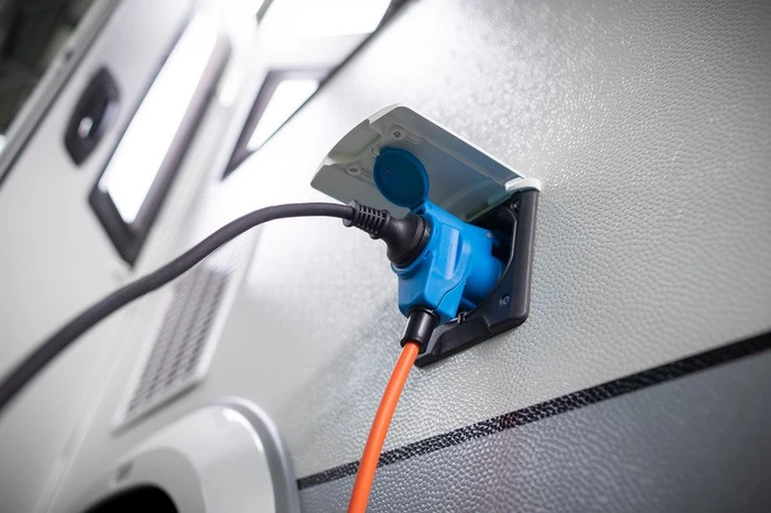 Brennenstuhl CEE Camping-Verlängerungskabel IP44 orange, mit CEE-Winkelkupplung und Schuko-Kombisteckdose, 3m
