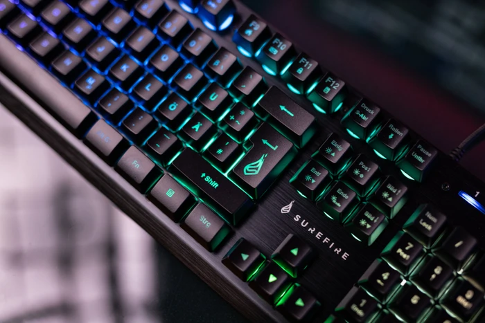 Verbatim SureFire KingPin X2 Gaming Keyboard, LEDs RGB, schwarz, USB, IT