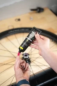 Dynamic Bike Care Bearing Pro 80g Schmiermittel