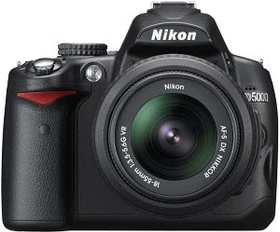 Nikon D5000 mit Objektiv AF-S DX 18-105mm 3.5-5.6 G ED VR und AF-S 70-300mm 4.5-5.6 G IF-ED VR (VBA240KG02)