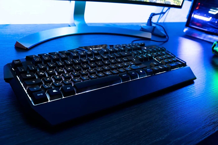 Verbatim SureFire KingPin RGB Gaming Keyboard, LEDs RGB, schwarz, USB, DE