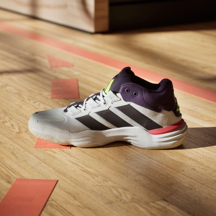 adidas Court Stabil cloud white/aurora met/aurora plum (Herren)