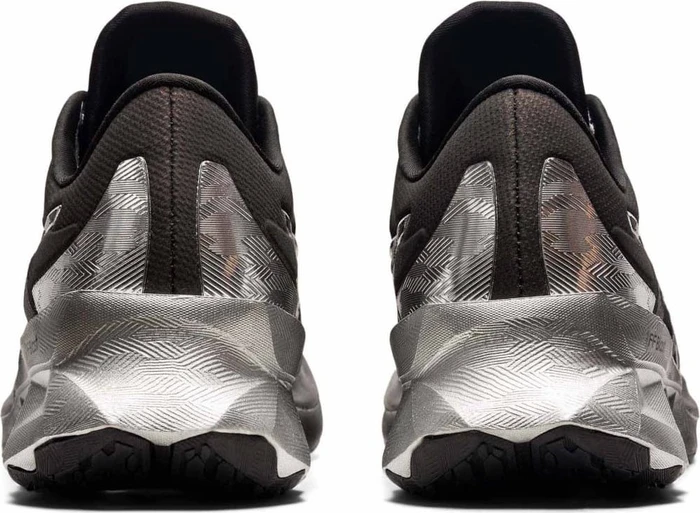 Asics Novablast Platinum black/pure silver (Herren)