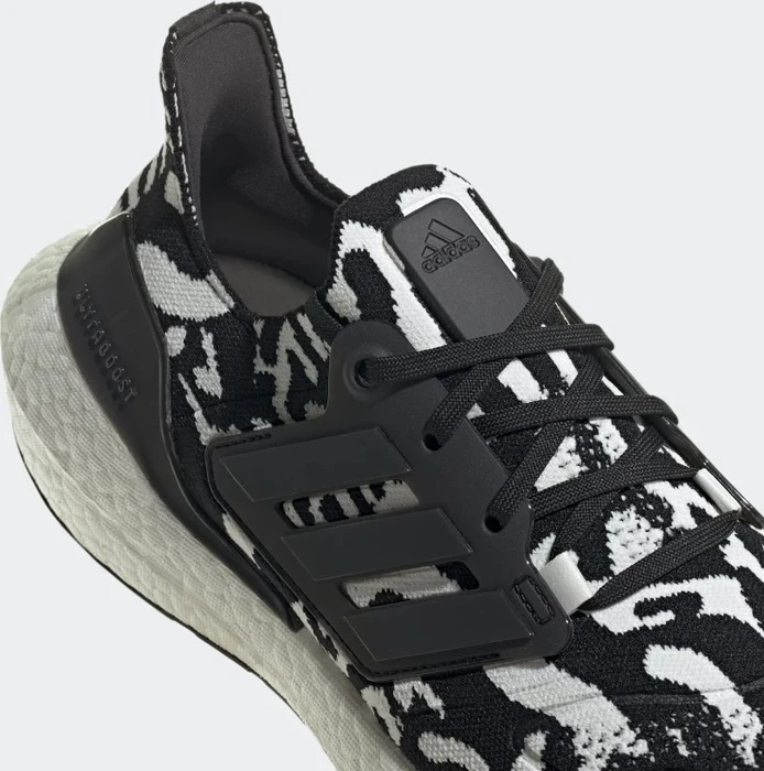 adidas Ultraboost 22 core black/almost lime (Herren)
