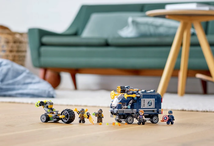 LEGO Marvel Super Heroes Spielset - Avengers Speeder-Bike Attacke