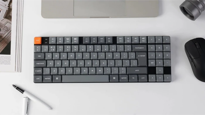Keychron K13 Max, TKL+NUM, grau/orange, LEDs RGB, hot-swap, Gateron LOW PROFILE 2.0 BROWN, USB/Bluetooth, DE
