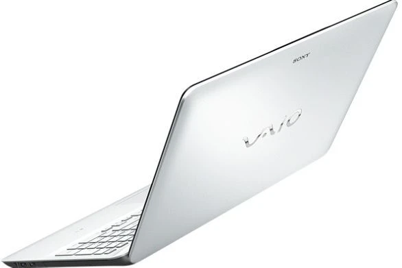 Sony Vaio Fit 15E, weiß, Pentium 987, 4GB RAM, 500GB HDD, GeForce GT 740M, DE