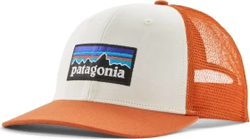 Patagonia P-6 Logo Trucker Kappe white/redtail rust
