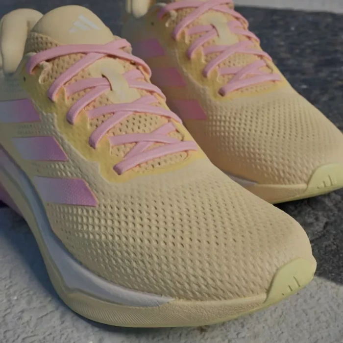 adidas Supernova Stride almost yellow/zero metalic/pink spark (Damen)