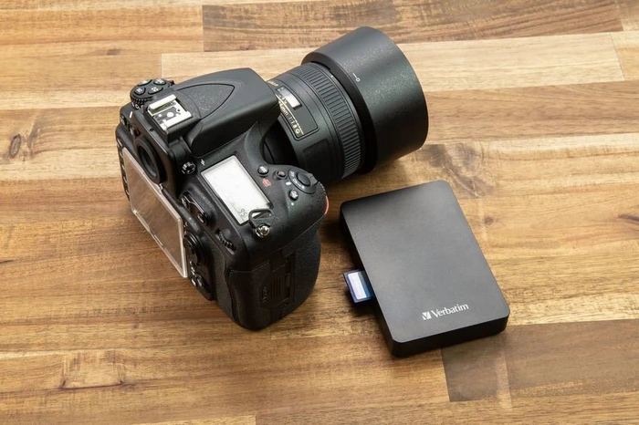 Verbatim Store 'n' Go Portable HDD 1TB mit SD-Kartenleser + 16GB SD-Karte, USB 3.0