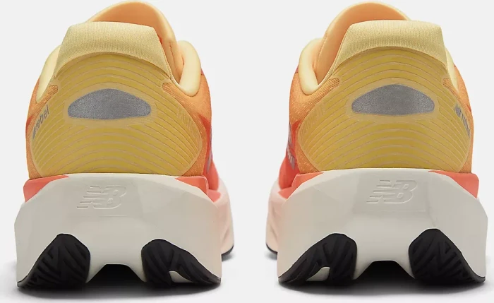 New Balance FuelCell Rebel v5 tangerine heat/silver metallic (Herren)