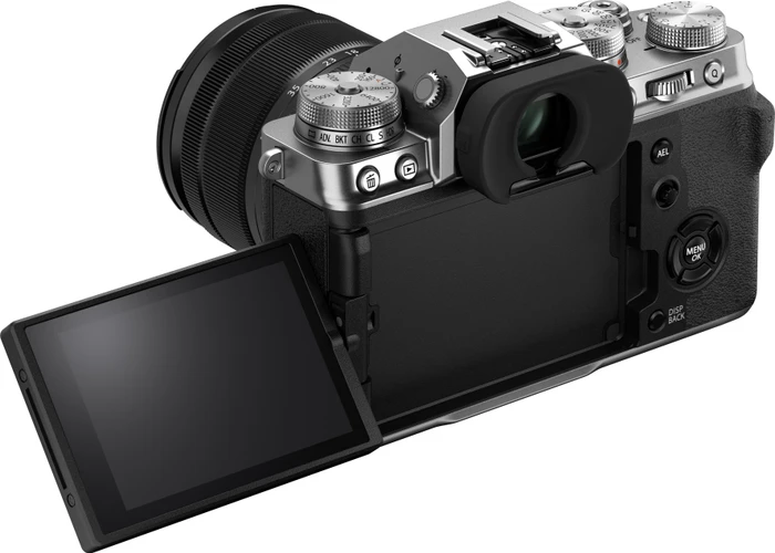 Fujifilm X-T4 silber mit Objektiv Fujinon XF 18-55mm 2.8-4.0 R LM OIS