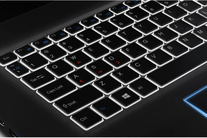 Medion Erazer X7843, Core i7-6820HK, 32GB RAM, 960GB SSD, 1TB HDD, GeForce GTX 980M, DE