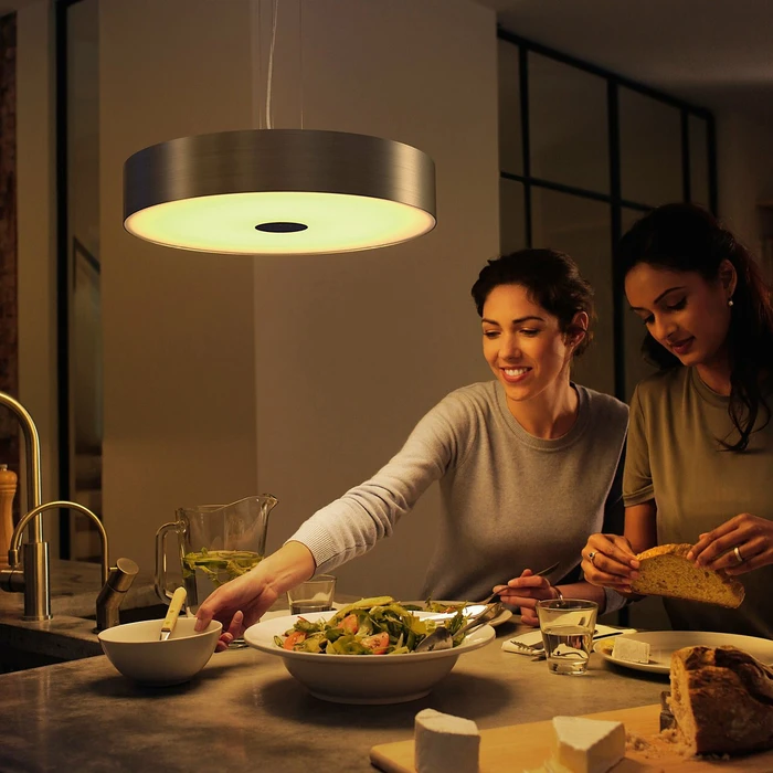 Philips Hue White Ambiance Fair Pendelleuchte schwarz