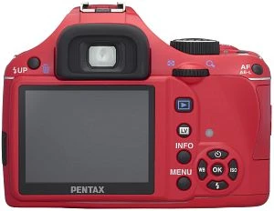 Pentax K-x rot mit Objektiv smc DA L 18-55mm 3.5-5.6 AL