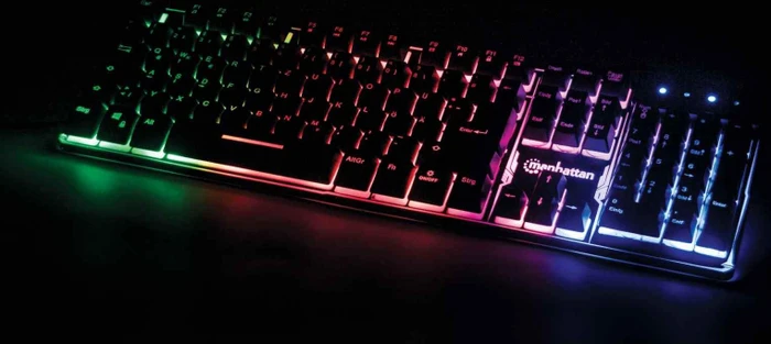 Manhattan Gaming-Tastatur mit Metallunterseite, LEDs RGB, schwarz, USB, DE