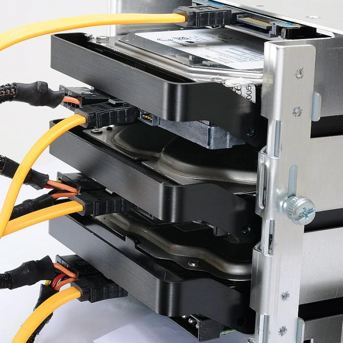 Lian Li PC-A79B schwarz, schallgedämmt