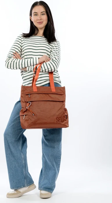 Suri Frey Sports Marry Big Shopper rust