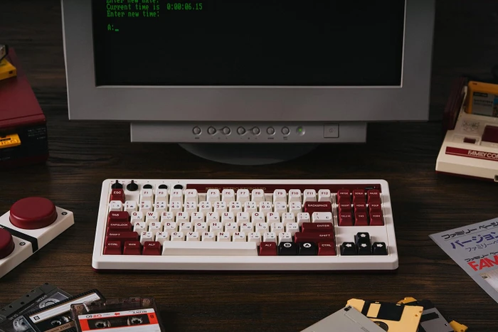 8BitDo Retro Mechanical Keyboard, Fami Edition, weiß/rot, Kailh Box V2 WHITE, USB/Bluetooth, US