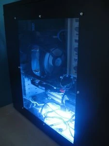 Cooler Master Elite 330 schwarz, Acrylfenster