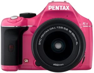 Pentax K-x pink mit Objektiv smc DA L 18-55mm 3.5-5.6 AL