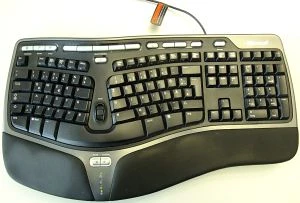 Microsoft Natural Ergonomic Keyboard 4000, USB, DE