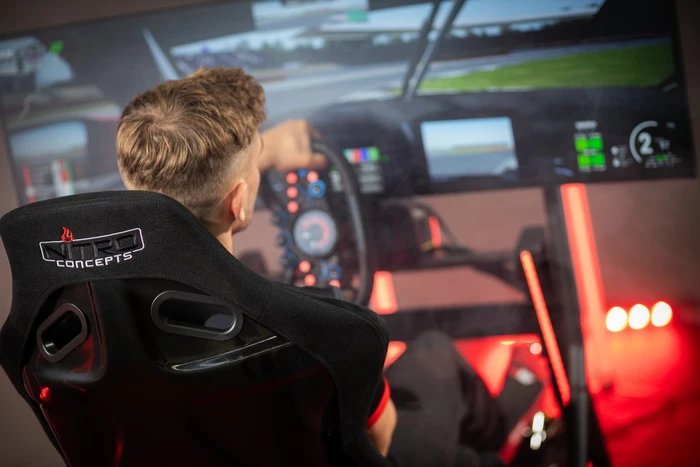 Nitro Concepts IMMERSION LED Box, visuelles Telemetrie-Feedback