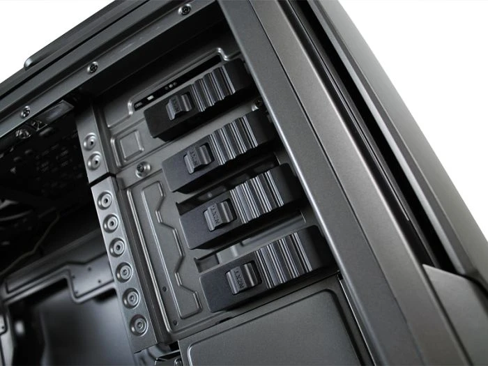 NZXT Phantom 820 Gunmetal, Acrylfenster