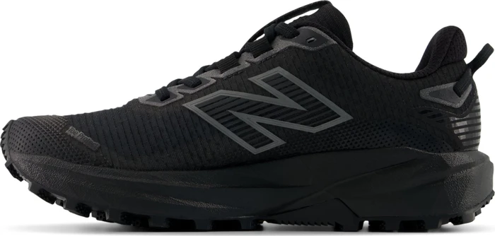 New Balance FuelCell Rebel Trail black/black metallic (Damen)