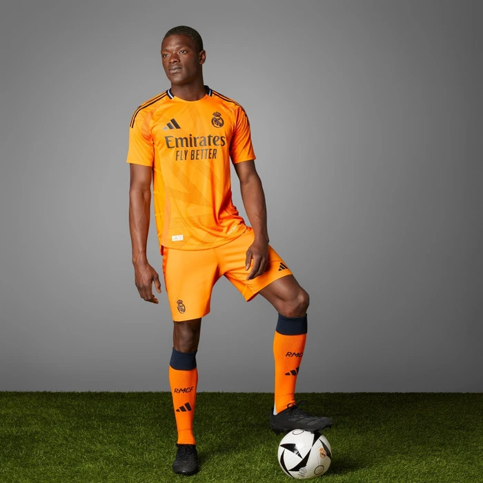 adidas Real Madrid Authentic 2024/2025 Auswärtstrikot crew orange (Herren)