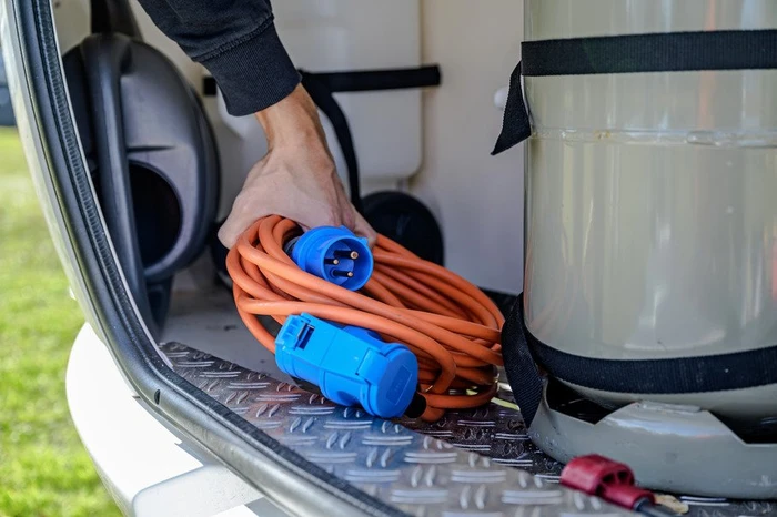 Brennenstuhl CEE Camping-Verlängerungskabel IP44 orange, mit CEE-Winkelkupplung und Schuko-Kombisteckdose, 3m