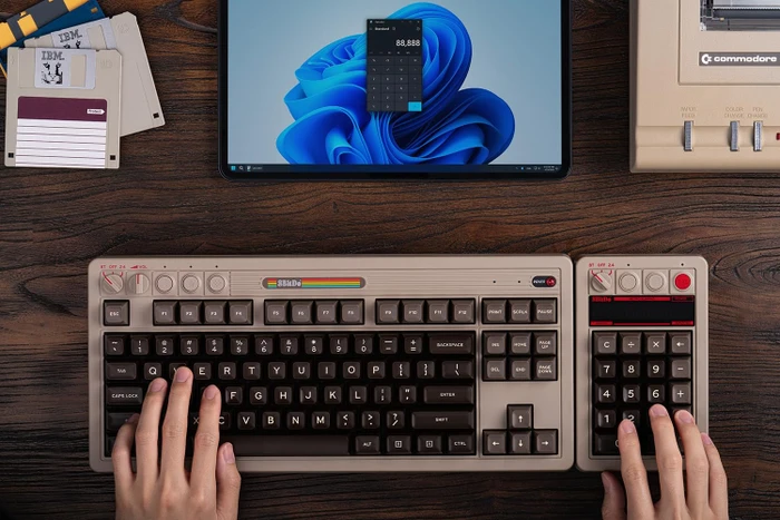 8BitDo Retro 18 Mechanical Numpad C64 Edition, beige, Kailh Box V2 WHITE, hot-swap, USB-C/Bluetooth