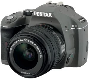 Pentax K-x olivgrün mit Objektiv smc DA L 18-55mm 3.5-5.6 AL