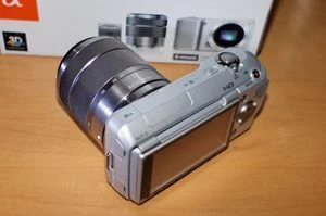 Sony Alpha NEX-3 silber mit Objektiv E 18-55mm 3.5-5.6 OSS