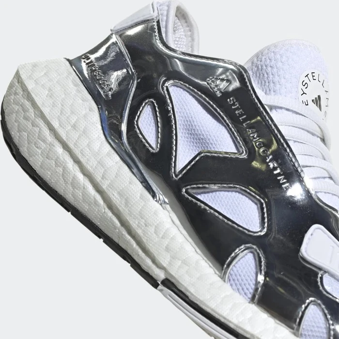 adidas Ultraboost 22 silver metallic/cloud white/core black (Damen)