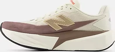 New Balance FuelCell Rebel v5 angora/earth shadow/sea salt (Damen)