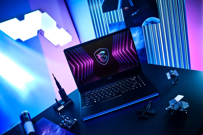 MSI GE77 HX 12UHS-012 Raider GE77 HX 12UHS-012, Core i9-12900HX, 64GB RAM, 2TB SSD, GeForce RTX 3080 Ti, DE