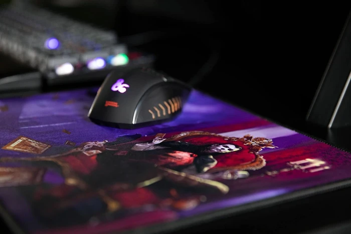 Konix Dungeons & Dragons Curse of Strahd Mouse Pad, 320x270mm, Motiv violett/rot