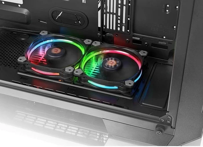 Thermaltake View 71 TG RGB, Glasfenster