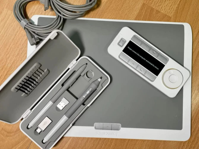Xencelabs Pen Tablet Medium Bundle SE, weiß/grau