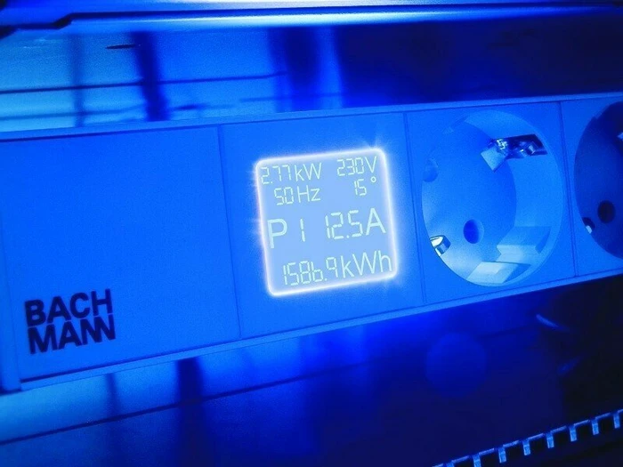 Bachmann IT PDU BlueNet BN0500, mit CEE-Stecker, 1HE, 20-fach, 16A/230V, 3m