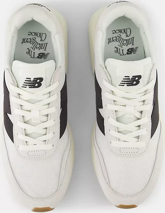 New Balance 370 sea salt/black cement