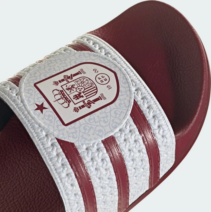 adidas Trefoil collegiate burgundy