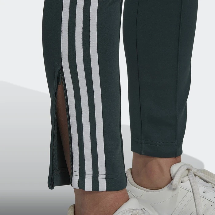 adidas Primeblue SST Trainingshose lang mineral green (Damen)