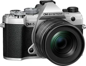 OM System OM-5 silber mit Objektiv M.Zuiko digital ED 12-45mm 4.0 PRO
